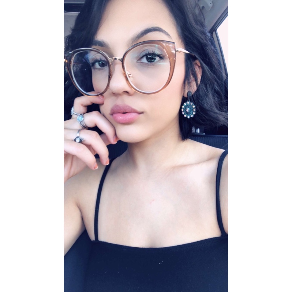 Meet your Posher, Alayna